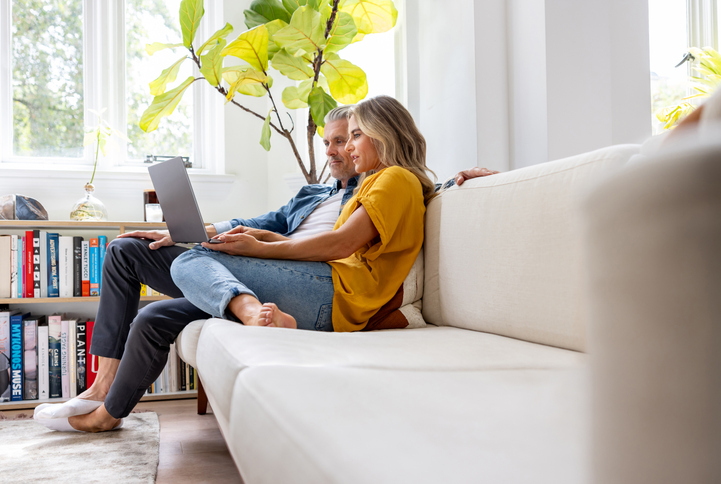 /media/News Article Images/couple-on-sofa-looking-at-laptop.jpg